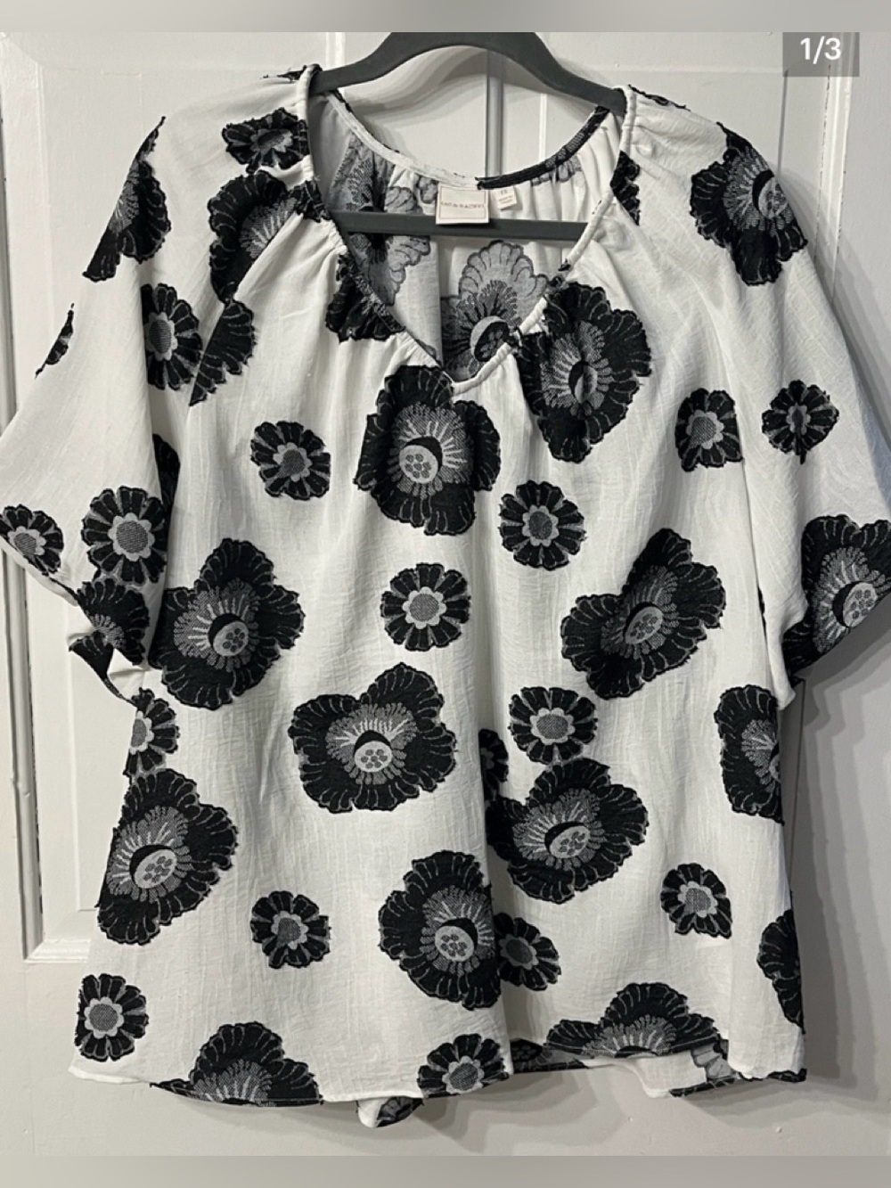 Zac & Rachel 1X top black white floral